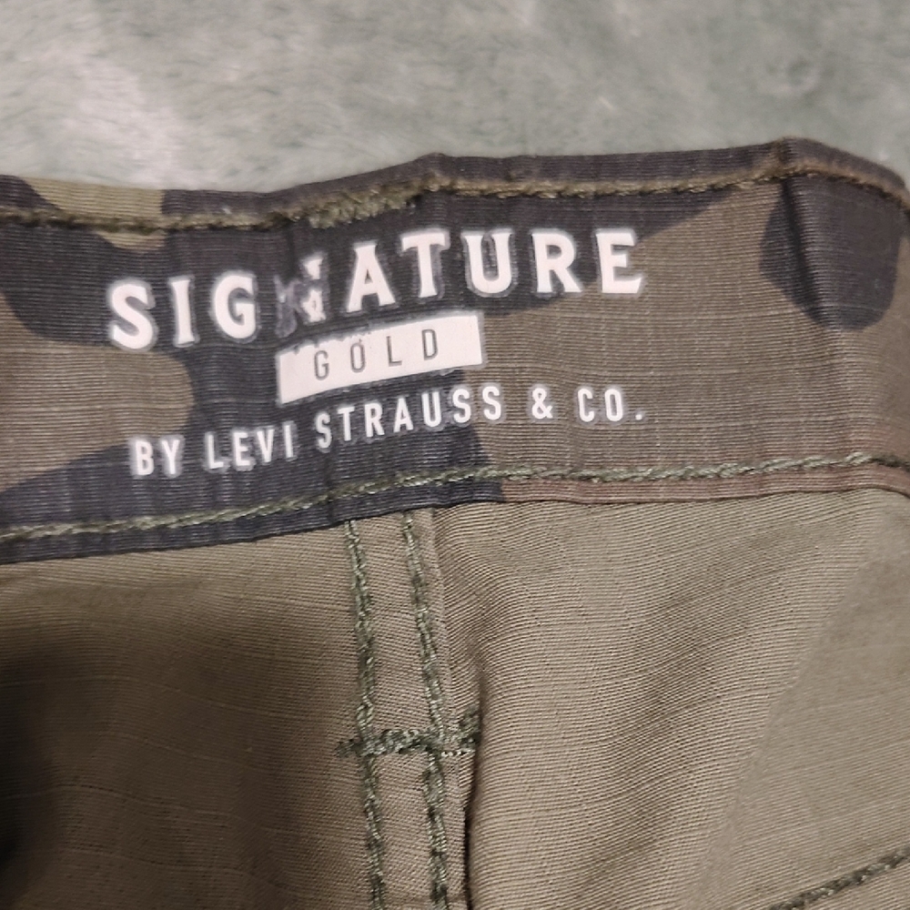 Levi's Green Camouflage Cargo Pants - Picture 2 of 4